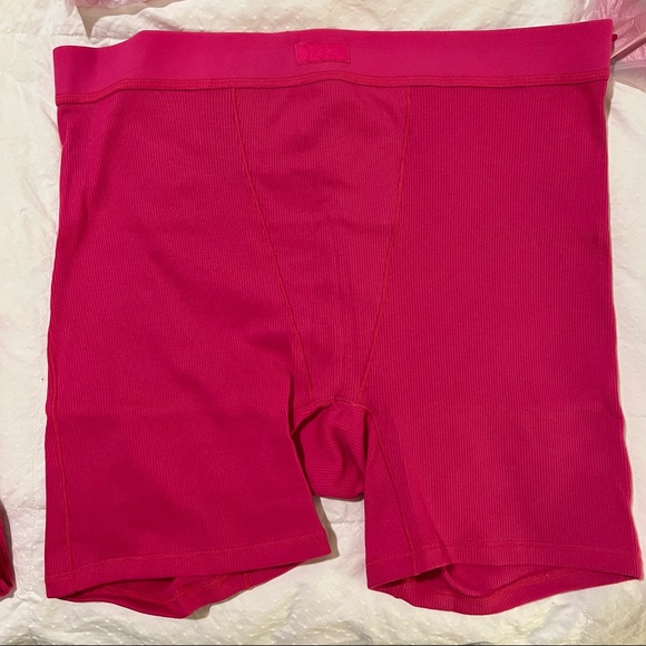Skims Cotton Rib Boxers Raspberry - Picture 5 of 5